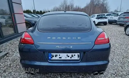 PORSCHE Panamera 