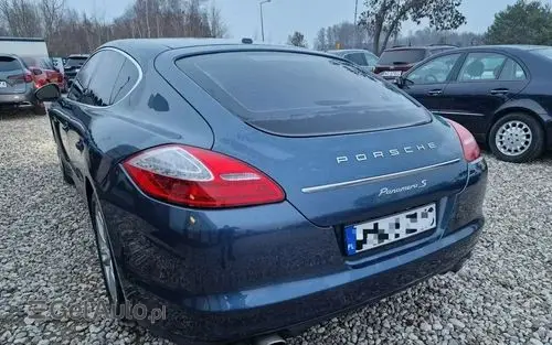 PORSCHE Panamera 