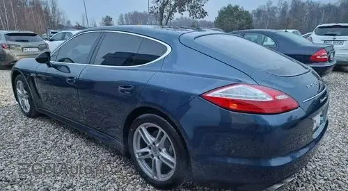 PORSCHE Panamera 