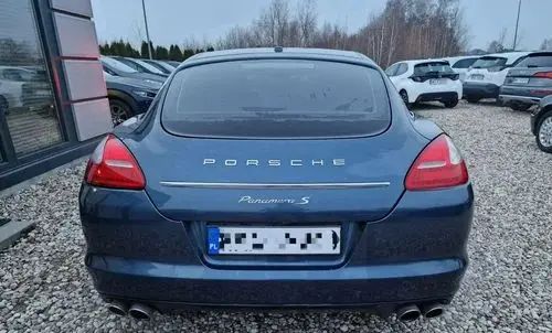 PORSCHE Panamera 