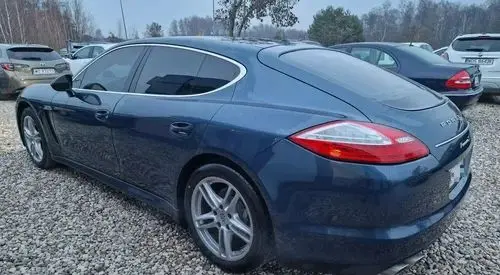 PORSCHE Panamera 