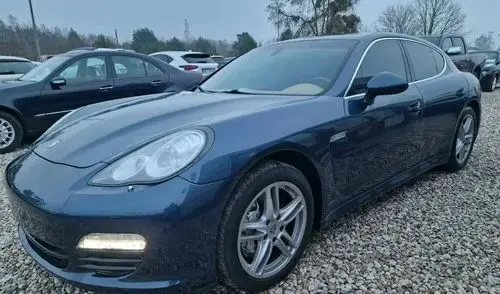 PORSCHE Panamera 
