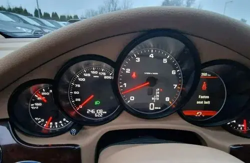 PORSCHE Panamera 