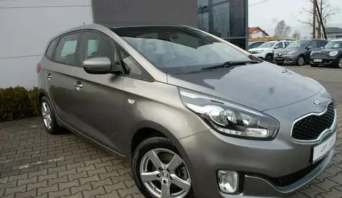 KIA Carens 