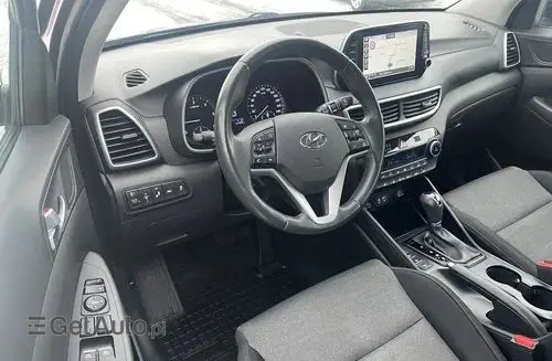 HYUNDAI Tucson 