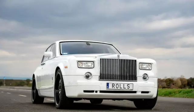 ROLLS-ROYCE Phantom 