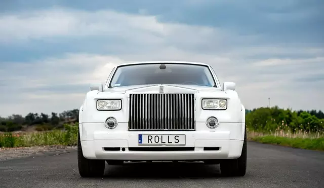 ROLLS-ROYCE Phantom 