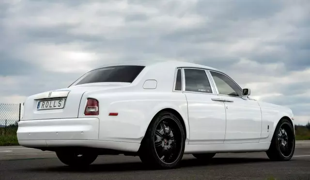 ROLLS-ROYCE Phantom 