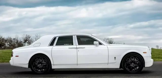 ROLLS-ROYCE Phantom 