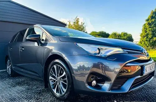 TOYOTA Avensis 