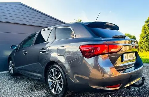 TOYOTA Avensis 