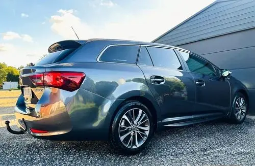 TOYOTA Avensis 
