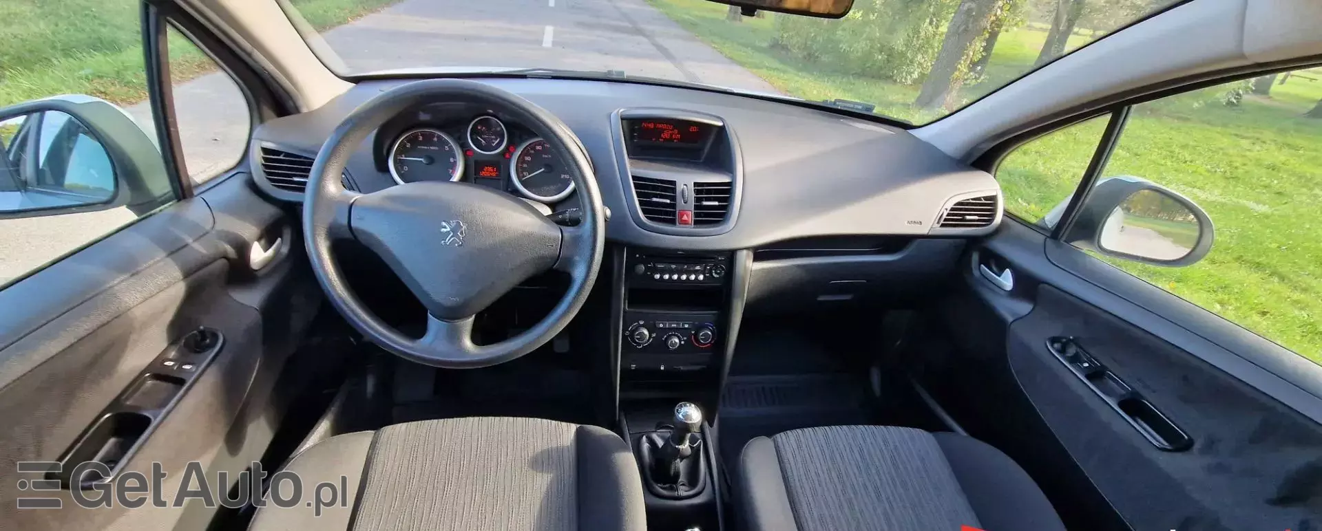 PEUGEOT 207 1.4 (73 KM)