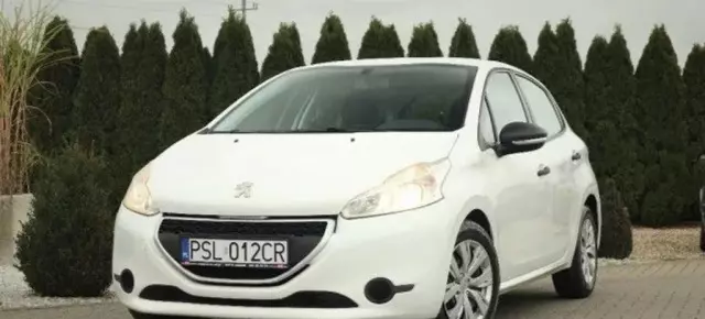 PEUGEOT 208 