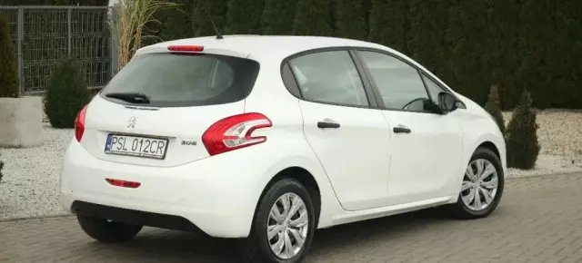 PEUGEOT 208 
