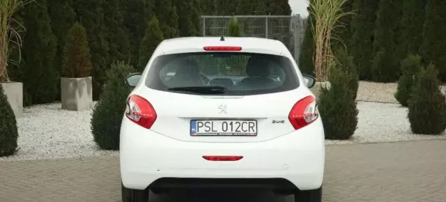 PEUGEOT 208 