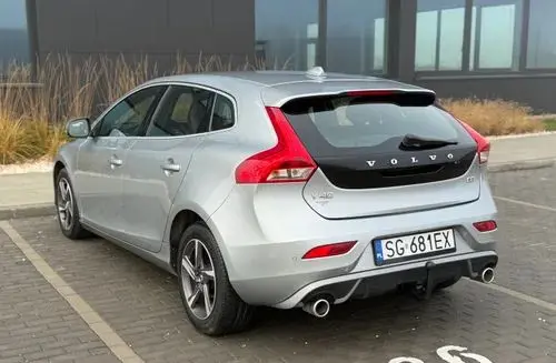 VOLVO V40 