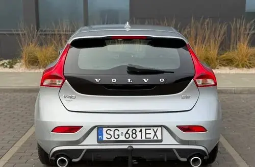 VOLVO V40 