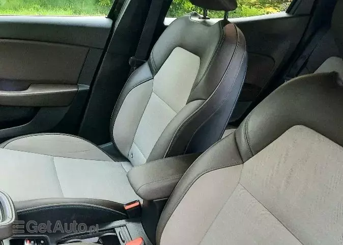 RENAULT Clio 1.0 TCe Intens