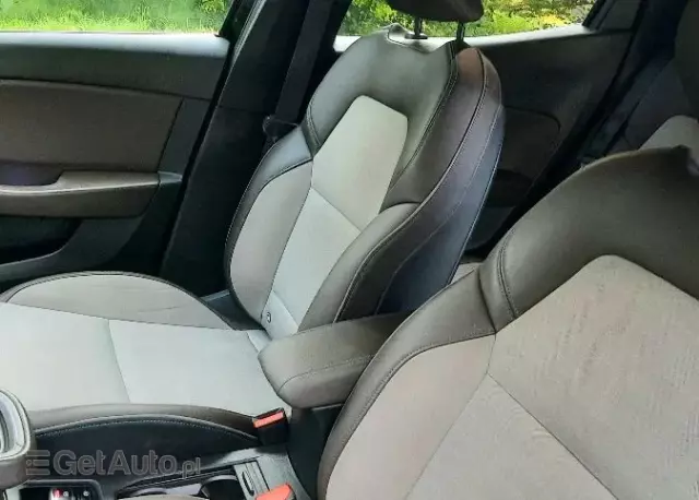 RENAULT Clio 1.0 TCe Intens