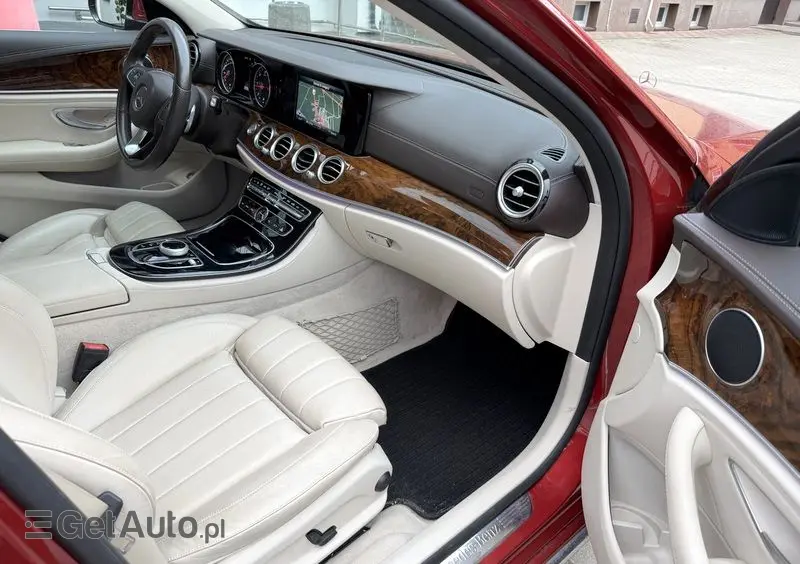 MERCEDES-BENZ Klasa E 220 d 9G-TRONIC