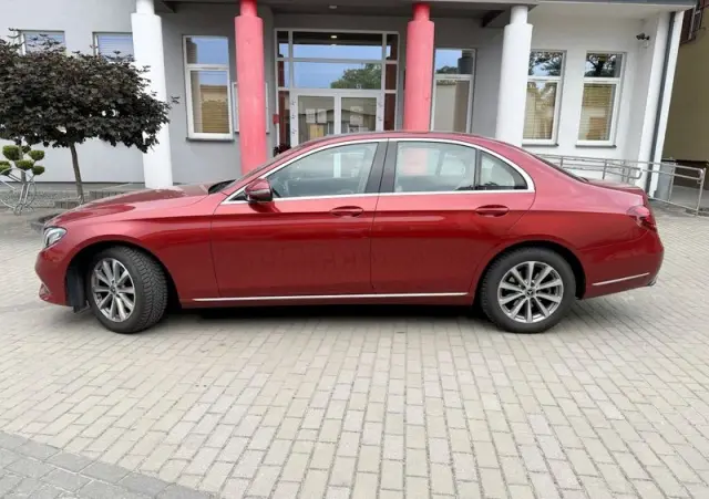 MERCEDES-BENZ Klasa E 220 d 9G-TRONIC