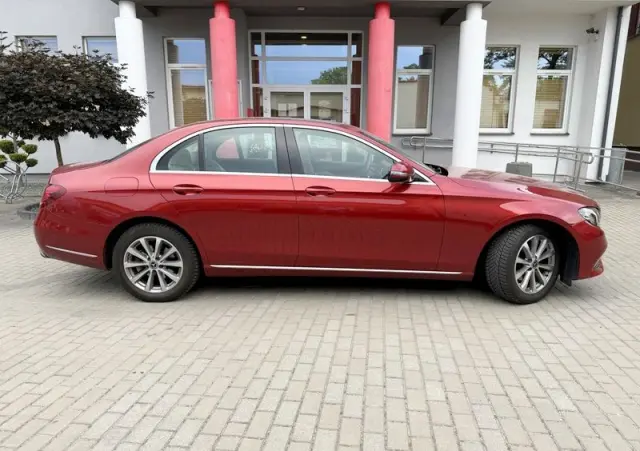 MERCEDES-BENZ Klasa E 220 d 9G-TRONIC