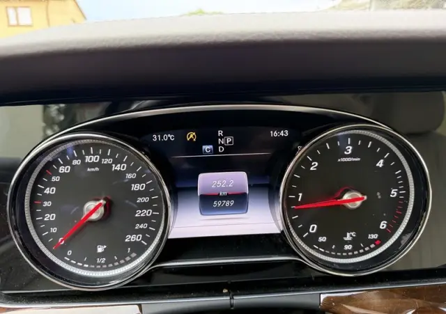 MERCEDES-BENZ Klasa E 220 d 9G-TRONIC