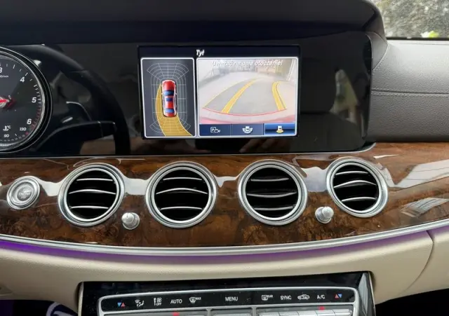 MERCEDES-BENZ Klasa E 220 d 9G-TRONIC