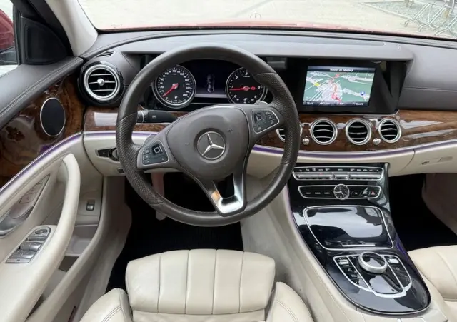 MERCEDES-BENZ Klasa E 220 d 9G-TRONIC