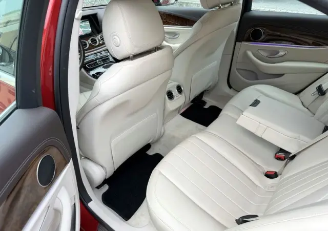 MERCEDES-BENZ Klasa E 220 d 9G-TRONIC