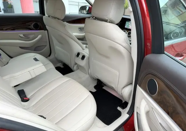 MERCEDES-BENZ Klasa E 220 d 9G-TRONIC