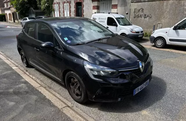 RENAULT Clio 
