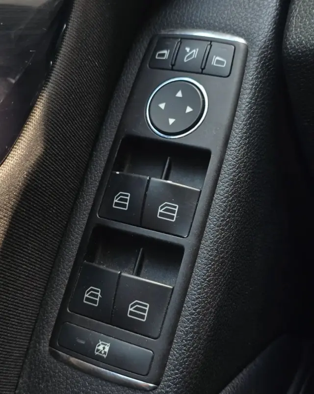 MERCEDES-BENZ Klasa C 200 CDI Elegance