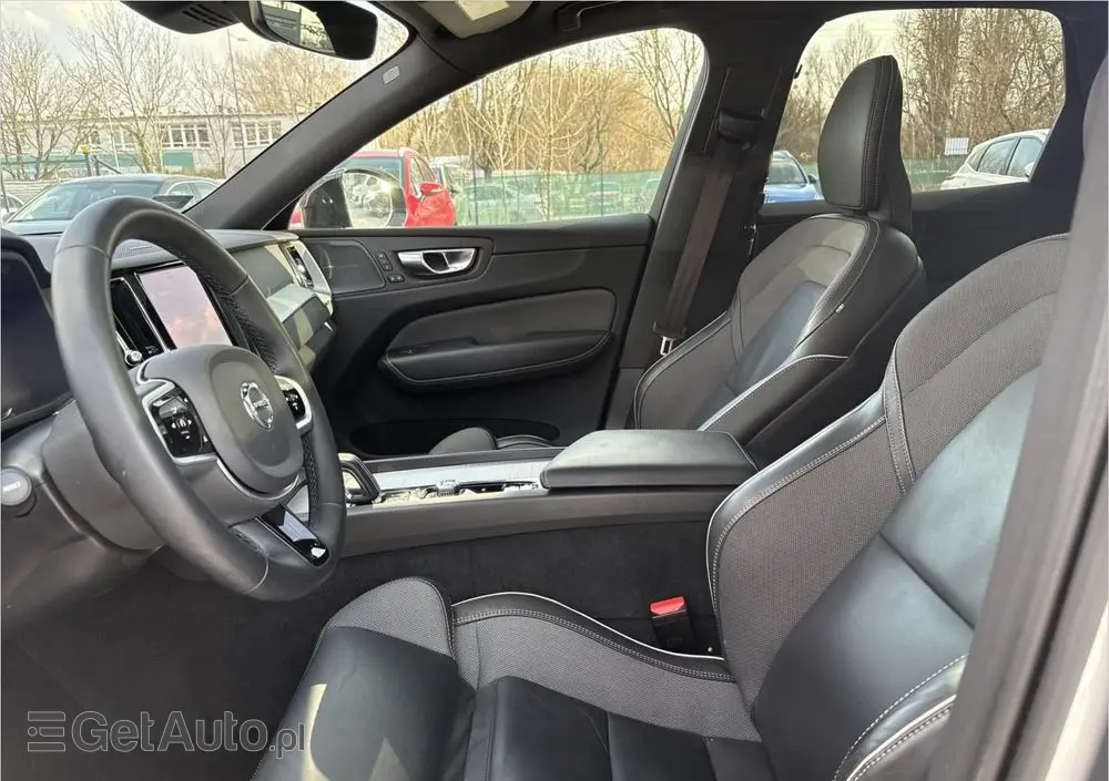 VOLVO XC 60 T6 Plug-In Hybrid AWD Plus Dark