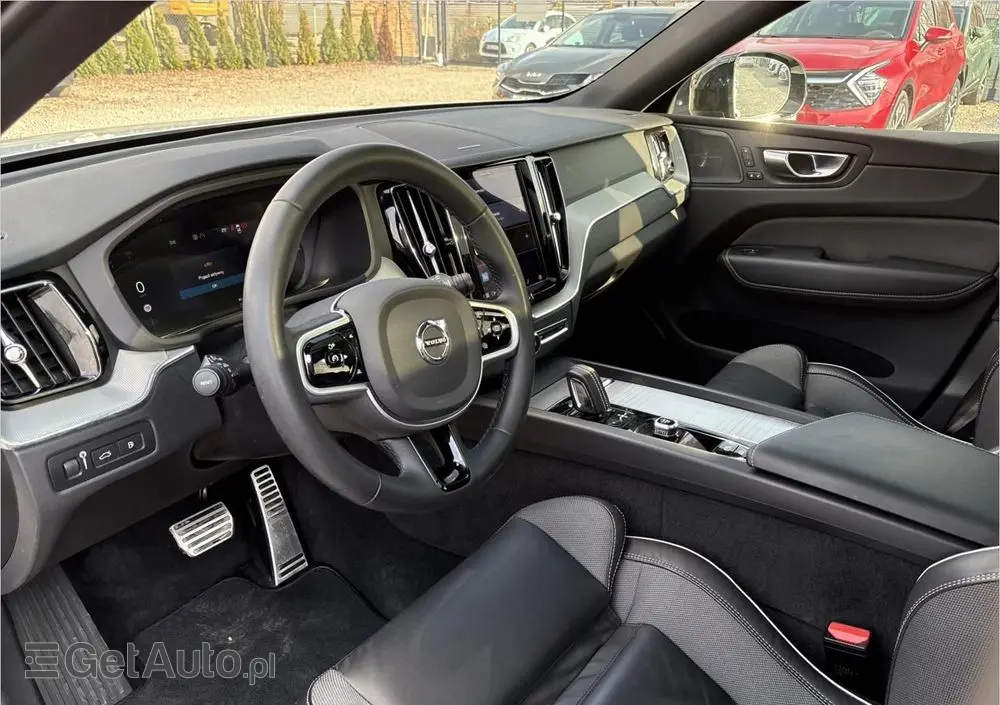 VOLVO XC 60 T6 Plug-In Hybrid AWD Plus Dark