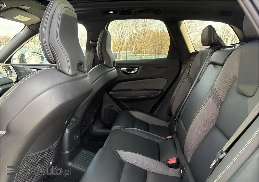 VOLVO XC 60 T6 Plug-In Hybrid AWD Plus Dark