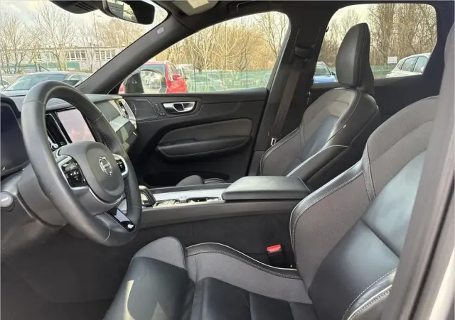 VOLVO XC 60 T6 Plug-In Hybrid AWD Plus Dark