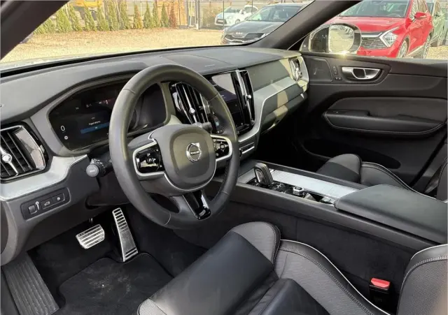 VOLVO XC 60 T6 Plug-In Hybrid AWD Plus Dark