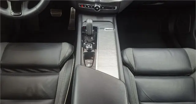 VOLVO XC 60 T6 Plug-In Hybrid AWD Plus Dark