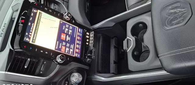 RAM 1500 5.7 Quad Cab Longbed Laramie Sport