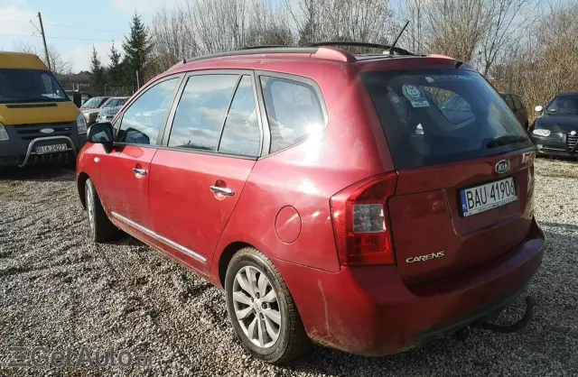 KIA Carens 