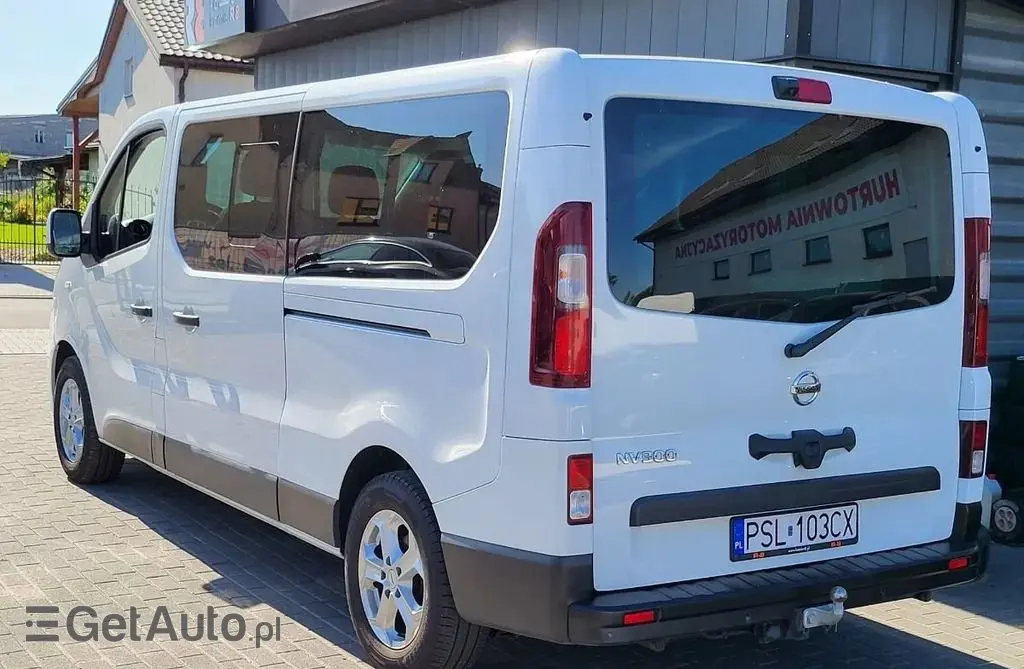 NISSAN NV300 