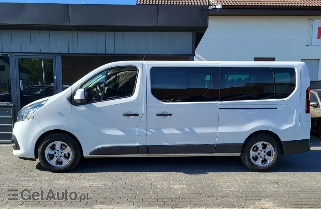 NISSAN NV300 