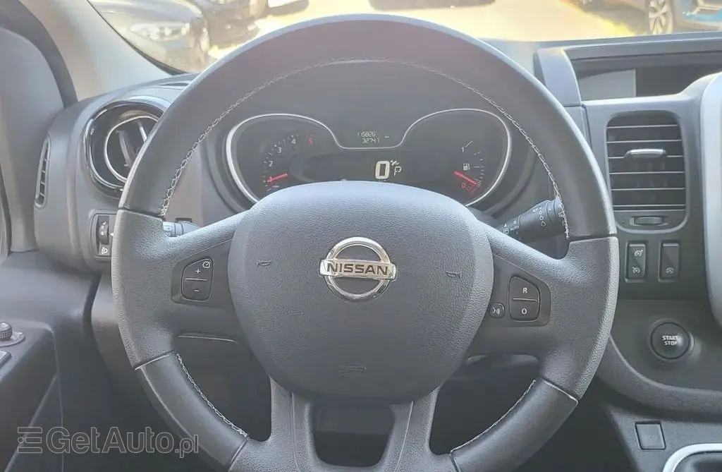 NISSAN NV300 