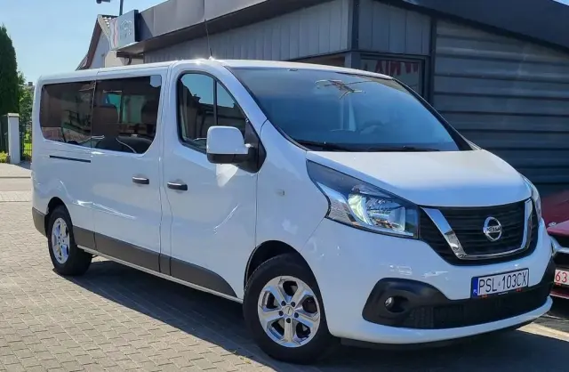 NISSAN NV300 