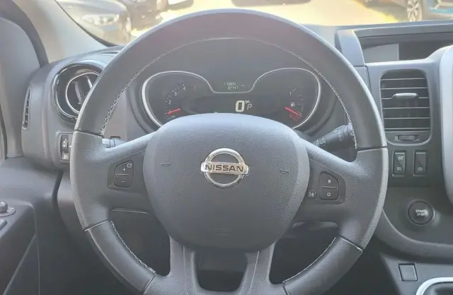 NISSAN NV300 