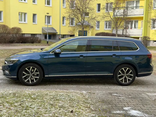 VOLKSWAGEN Passat 