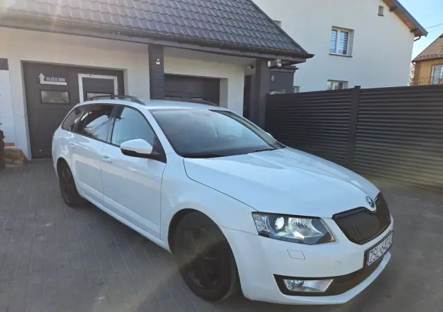 SKODA Octavia 1.6 TDI Ambition DSG