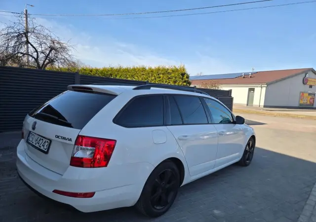 SKODA Octavia 1.6 TDI Ambition DSG